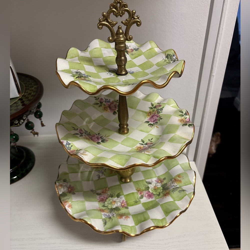 💯 Authentic MACKENZIE CHILDS Green Check Ceramic Three Tier Sweet Stand